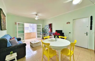 Apartamento espaçoso à venda, localizado a apenas duas quadras da praia das astúrias no guarujá/sp.