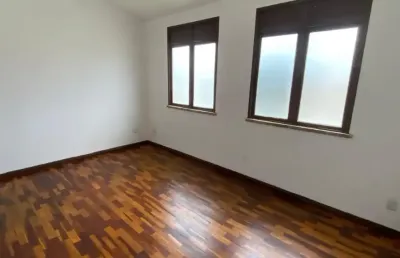 Apartamento para aluguel com 125m², arejado e com ótima localização em capim macio.