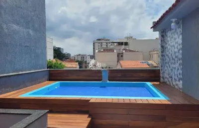 Excelente casa triplex de vila de 2 quartos e garagem no méier