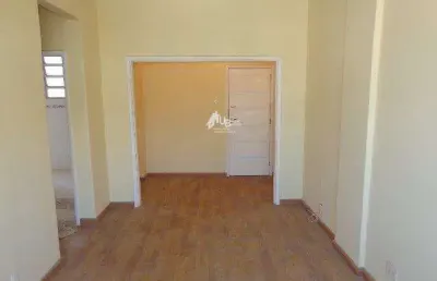 Excelente apartamento de 2 quartos e dependência em santa teresa