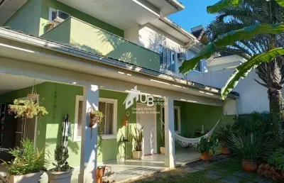 Casa duplex em condomínio fechado em vargem pequena