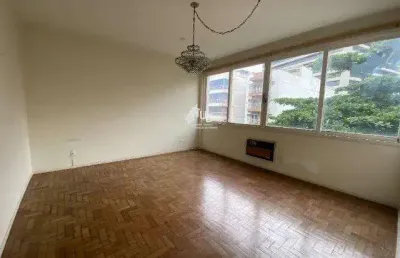 Excelente apartamento de 2 quartos e garagem no maracanã