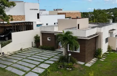 Excelente casa 4/4 suítes para venda no alphaville litoral norte 2