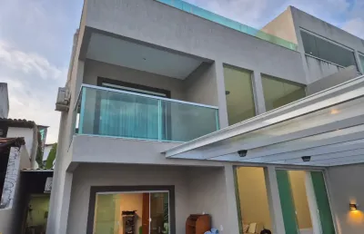 Casa porteira fechada com energia solar 4/4 suítes cobertura em vilas do atlântico