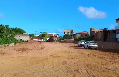 Lote de 1.500m², frente total para a estrada do coco- excelente localização.