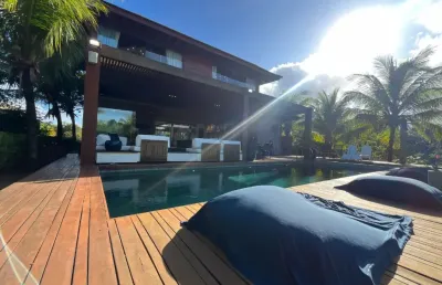 Casa magnifica porteira fechada para venda na praia do forte