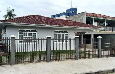 Casa com 4 dormitórios à venda, 250 m² por r$ 800.000,00 - iririú - joinville/sc