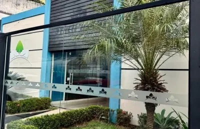 Casa comercial com 6 salas para alugar no Centro, Macaé 