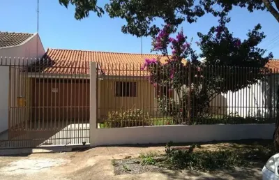 Casa com 3 quartos à venda na Rua Pioneiro Valdo Pessuto, 48, Conjunto Habitacional Requião, Maringá