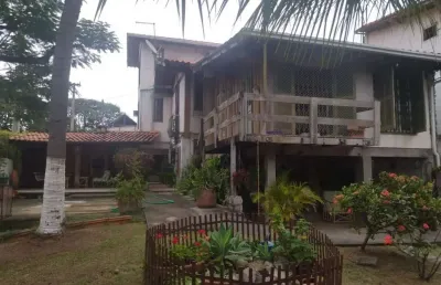 Casa à venda em niterói-rj, bairro piratininga: 4 quartos, 1 suíte, 2 salas, 3 vagas, 220m² de área.