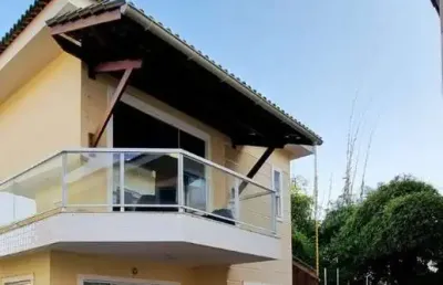 Casa duplex condominio fechado com 126 m², dividido em 4/4, 3 suítes a 70 metros da praia de vilas a vender em ipitanga lauro de freitas