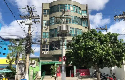 Ampla sala comercial no centro de araruama - r$ 180.000,00