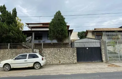 Casa de alto padrão- 3 quartos 3 suítes amplo quintal - centro