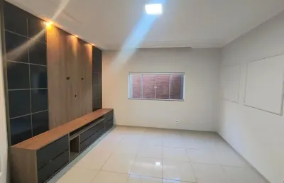 Casa com 3 quartos à venda no Conjunto Segismundo Pereira, Uberlândia 