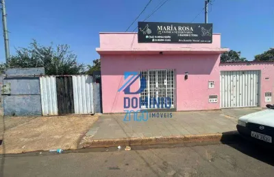Terreno com aproximadamente 490 m2, com duas casas simples.
