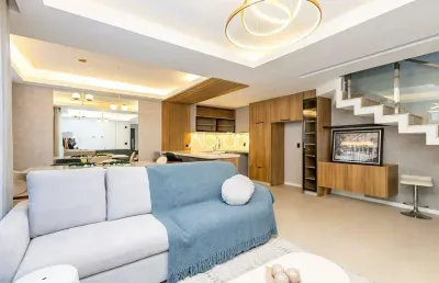 Sobrado em condomínio mobiliado novo com 3 quartos para alugar em santa felicidade – 172 m² | ref 546