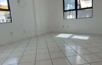 Sala comercial à venda na rua lauro linhares, 21, trindade, florianópolis por r$ 200.000