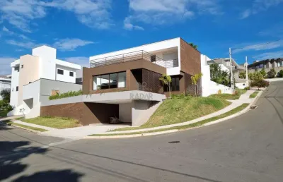 Casa à venda em valinhos, chácaras silvania, com 3 suítes, com 310 m², tabapuã