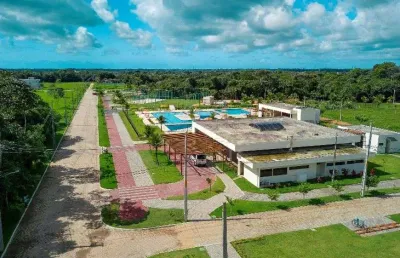 Lote em um dos melhores condomínios fechados de aldeia!