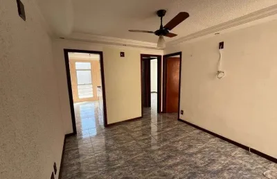 Apartamento de 2 dormitórios com vaga coberta à venda no central parque