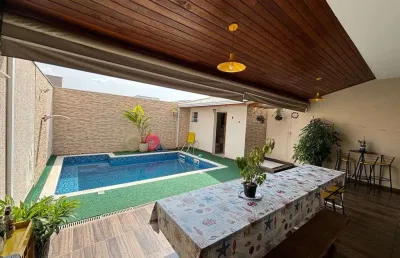 Conforto e lazer em um só lugar – casa com suíte, piscina e gourmet!