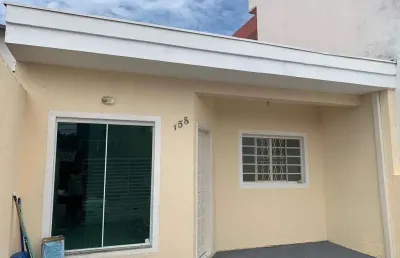 Casa térrea na villa amato com 2 quartos, 2 vagas e cozinha americana!