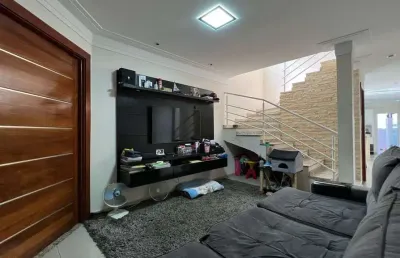 Sobrado com suíte, planejados e aquecimento solar no jardim morumbi
