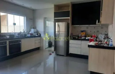 Casa à venda 3 quartos, 1 suite, 300m², parque são cristóvão, taubaté - sp | residencial tecoara