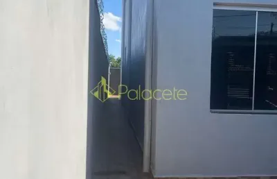 Casa à venda 3 dorm sendo uma suíte com sacada ,  4 vagas de garagem sendo duas cobertas, 250m², co