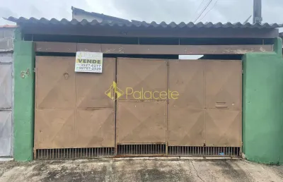 Casa à venda com 108m de área construida sendo dois dormitórios e um quintal coberto, residencial m