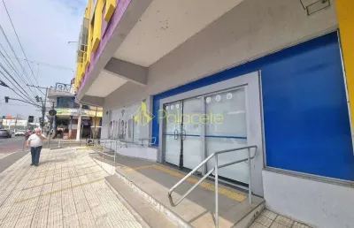 Ponto comercial de esquina com 360m², grande visibilidade, 3 banheiros, cozinha e estacionamento pr