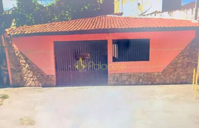 Casa térrea à venda, com excelente m2, amplos comodos, proximo aos sprincipais hoteis de aparecida,