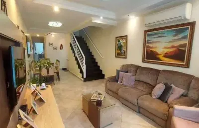 Casa com 4 quartos à venda na Rua Liberdade, Embaré, Santos