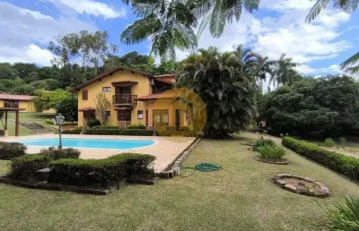 Otima residencia a venda em condominio fechado! 3 suites e + 5.400m2 de terreno!