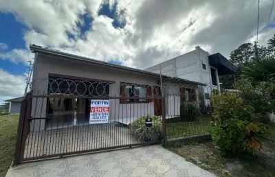 Casa à venda semi mobiliada com 03 dormitórios em ana rech, caxias do sul - churrasqueira, garagem e pátio