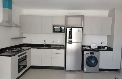 Apartamento com 1 quarto para alugar na avenida marinheiro max schramm, 2701, jardim atlântico, florianópolis, 42 m2 por r$ 4.500
