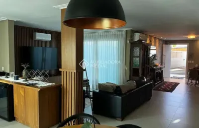 Casa com 4 quartos para alugar na rua deputado fernando viegas, 478, ponta das canas, florianópolis, 150 m2 por r$ 24.990