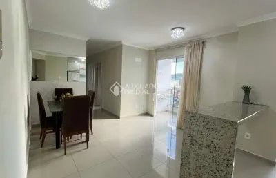 Apartamento com 3 quartos para alugar na avenida da pedra branca, 464, pedra branca, palhoça, 80 m2 por r$ 3.900