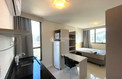 Apartamento com 1 quarto para alugar na rua joão de deus machado, 101, trindade, florianópolis, 22 m2 por r$ 3.563