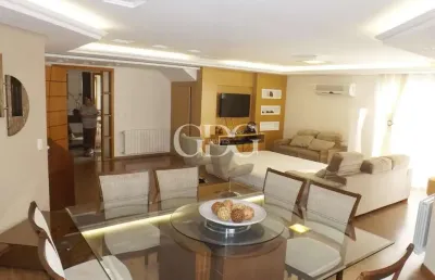 Cobertura duplex mobiliada e decorada à venda no bairro jardim américa, em caxias do sul-rs.