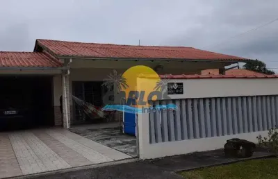 Casa com 3 quartos à venda na dr. benedito amorim, 591, balneário gaivotas, matinhos por r$ 400.000