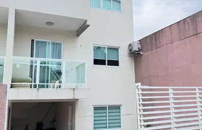 Casa com 3 quartos à venda na Rua Onze de Fevereiro, 148, Centro, Araucária