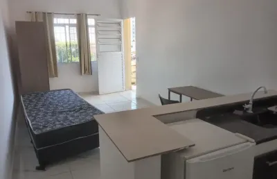 Kitnet/excelente localização -01 pequena $1300,00- maior $1.450,00- venha conhecer!!
