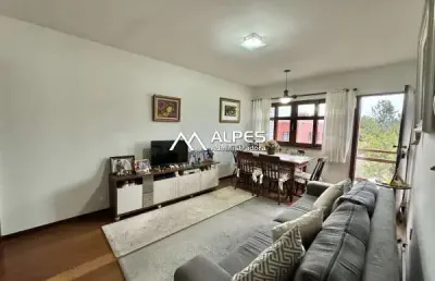 Excelente apartamento de frente com varanda em rua tranquila com uma linda vista