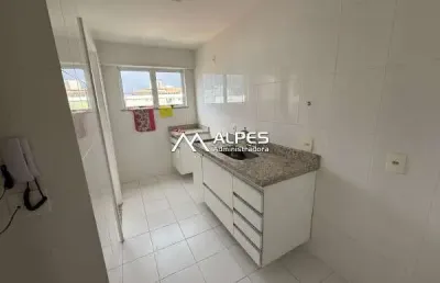 Excelente apartamento de quarto e sala, na rua da  faculdade, prédio com elevador e garagem.