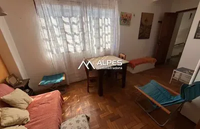 Conjugado dividido em quarto e sala, mobiliado, ensolarado, próximo a faculdade.