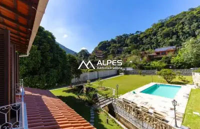 Casa em condomínio fechado com 5 quartos à venda no carlos guinle, teresópolis , 236 m2 por r$ 2.700.000