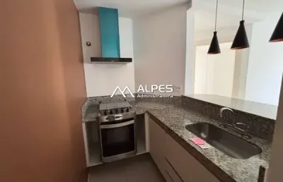 Excelente apartamento amplo, arejado, em ótima localização. condomínio com elevador e garagem.