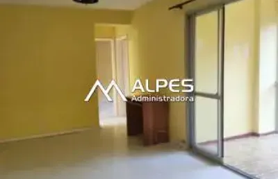 Excelente apartamento de 2 quartos, na melhor localização da cidade, com comércio, farmácias, e escolas próximos.