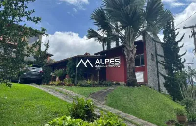 Excelente casa em condomínio, localizada em vargem grande, mobiliada, com muito verde, quintal, e garagem.